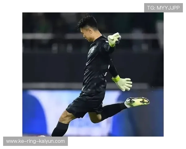 足球门将助攻长传精准制导，开启比赛新奇迹