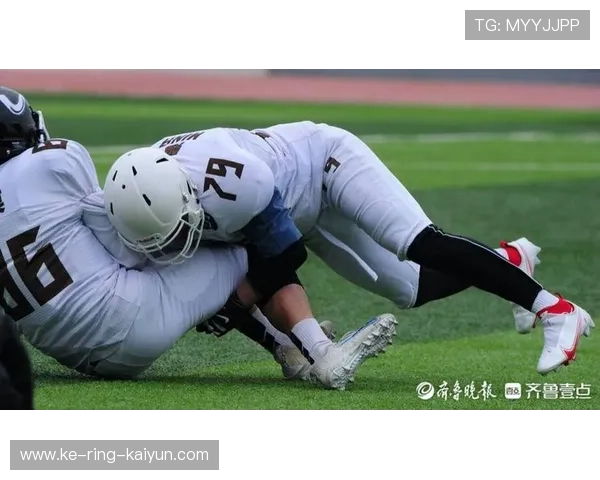 足球裁判跑位如同短跑健将：赛场上的“风之舞者”